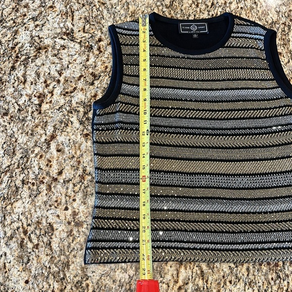 EUC St. John Sport metallic knit shell - size Large - Picture 7 of 8